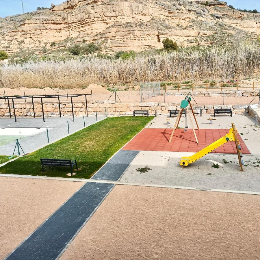 Precioso Piso Monzon Terraza, Parking,Piscina,Zona De Juegos Apartman Kültér fotó