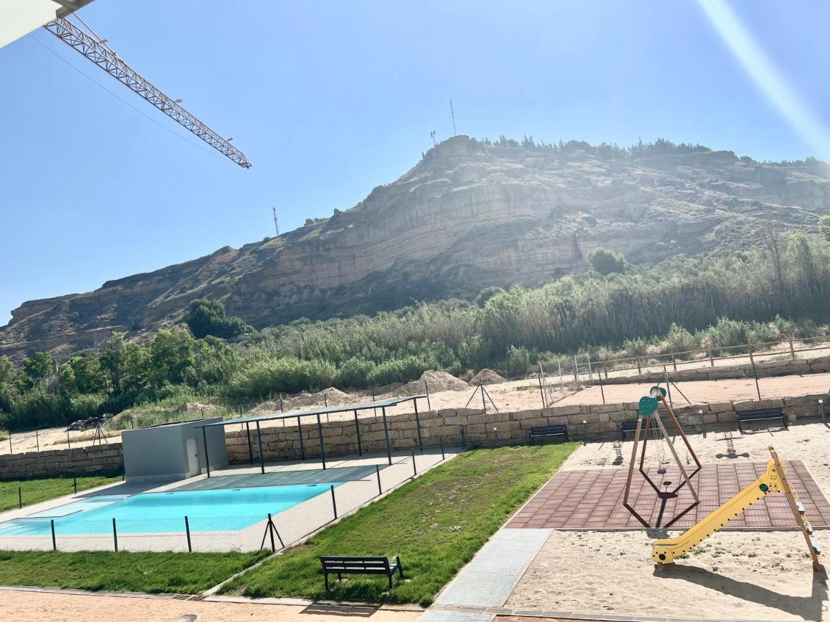 Precioso Piso Monzon Terraza, Parking,Piscina,Zona De Juegos Apartman Kültér fotó